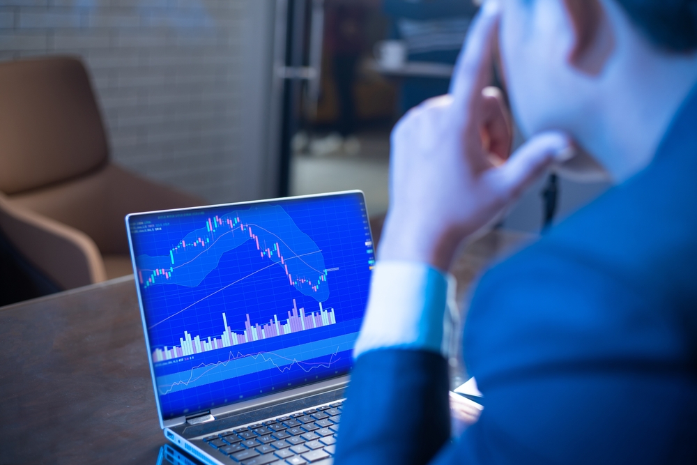 StressIndianBusinessmanOrStockMarketTraderLooksAtLaptop | Latino Inversores - Inversión y Trading En Línea Wealth-isa.cc Review (9.4 out of 10) A step-by-step Evaluation of WEALTH-ISA (WEALTH ISA)