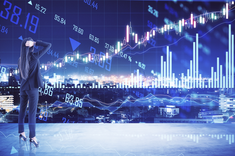 OnlineTradingAnalyticsAndAnalysisConceptWithBusinesswomLookingAt | Latino Inversores - Inversión y Trading En Línea Revisão de Novatradecore.com (Novatradecore) – Uma Plataforma de Trading Projetada para Potencializar as Capacidades dos Usuários
