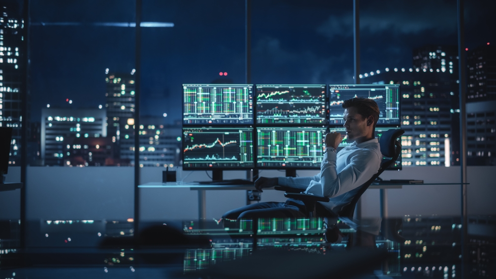 FinancialAnalystWorkingOnAComputerWithMulti-monitorWorkstationWith | Latino Inversores - Inversión y Trading En Línea Complete Wealthfronts.pro Review (9.4 out of 10) A step-by-step Evaluation of WealthFronts (Wealth Fronts)